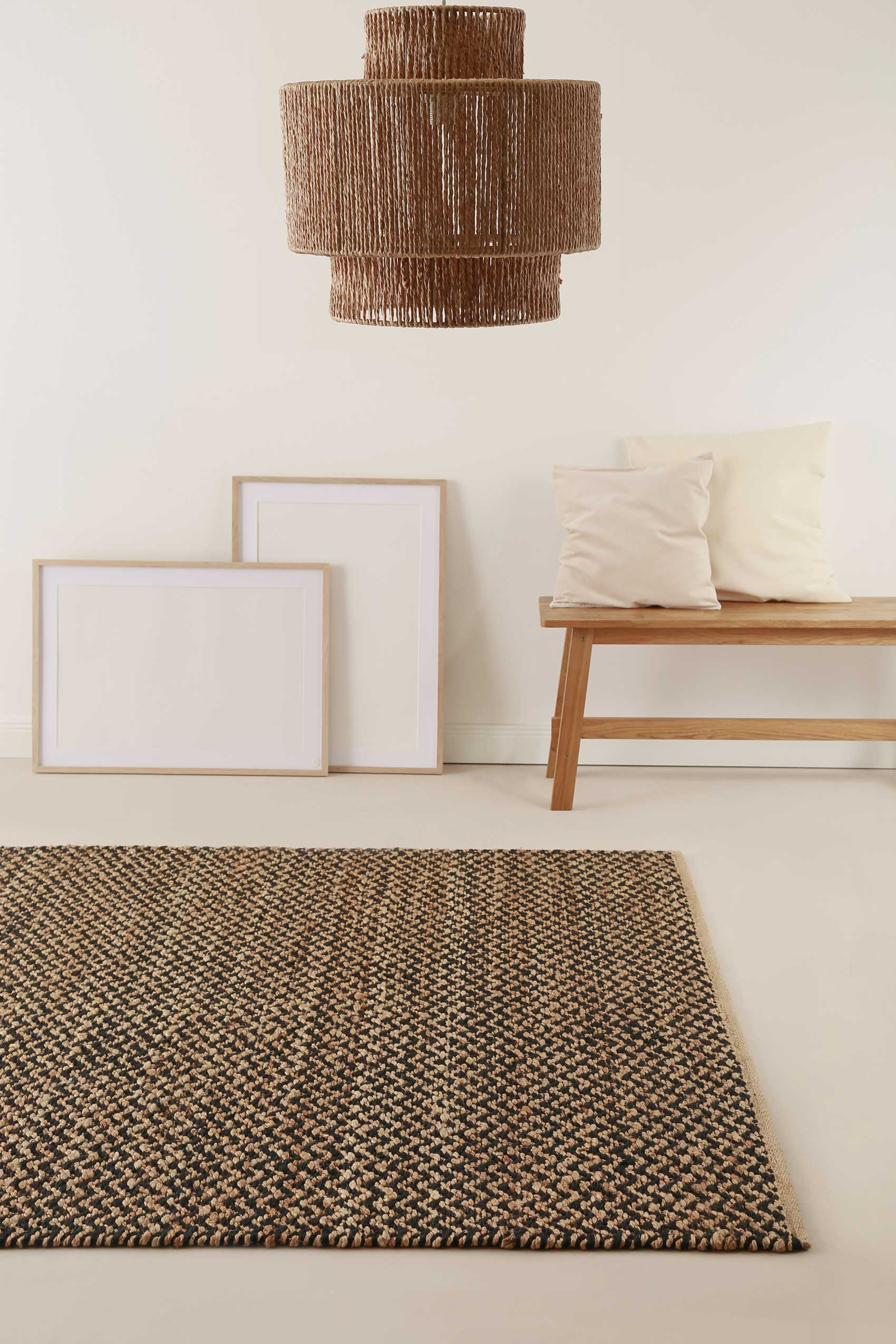 Kelim Teppich Schwarz Beige aus Naturfaser 