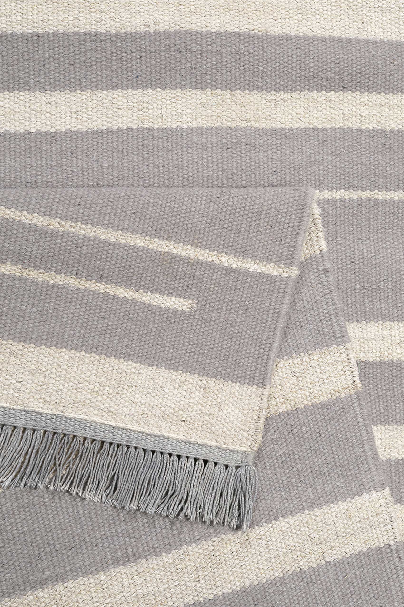 Kelim Teppich Grau Beige aus Naturfasern 